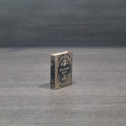 Moonlight, Herbs & Hexes Book